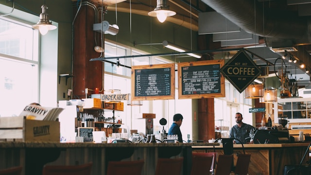 Marketing Your Restaurant: Attracting Diners in the Digital Age